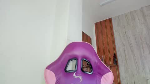 alika online show from October 31, 1:56 pm