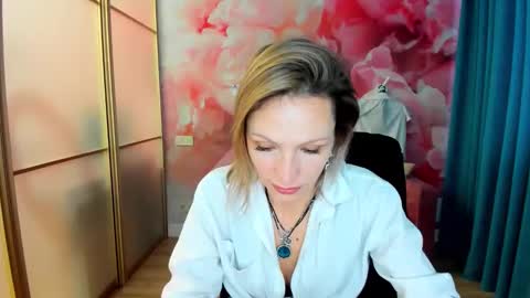 AlinaMoor online show from January 17, 6:51 am