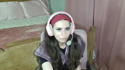 Alison Fields online show from February 13, 1:23 am