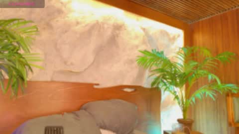 Snapshot of alisoon_moon chatting on April 21, 1:42 am Alison Moon online show from April 21, 1:42 am