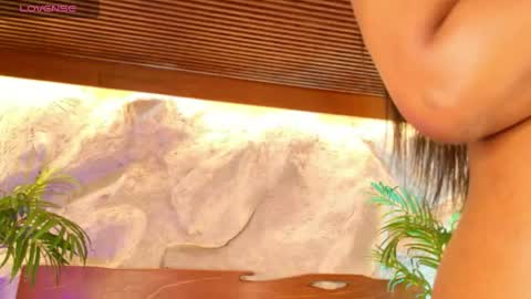 Snapshot of alisoon_moon chatting on May 20, 11:00 pm Alison Moon online show from May 20, 11:00 pm