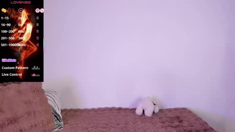 alissarose_1 online show from April 28, 7:52 pm