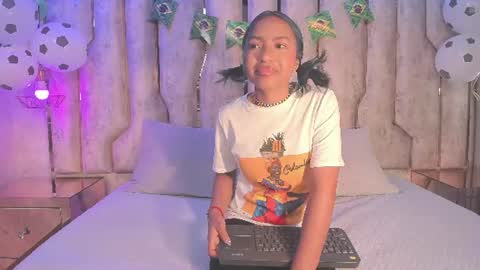 Snapshot of alisse_myers chatting on June 24, 3:05 am alisse_myers online show from June 24, 3:05 am