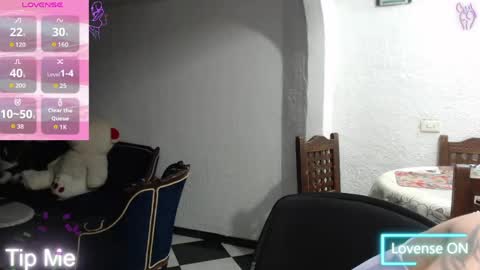 Snapshot of alix_beltran chatting on May 25, 12:05 am Alix online show from May 25, 12:05 am