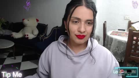 Snapshot of alix_beltran chatting on June 2, 2:35 am Alix online show from June 2, 2:35 am