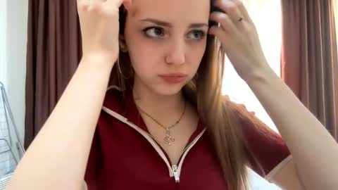 Snapshot of alizavigneau chatting on January 18, 11:14 am Alice online show from January 18, 11:14 am