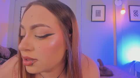 Snapshot of allasska_ chatting on June 15, 2:58 am Laura online show from June 15, 2:58 am