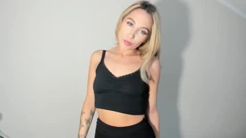allie405 online show from June 2, 6:48 am