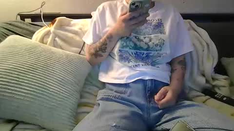 alliebearx online show from June 3, 4:37 am