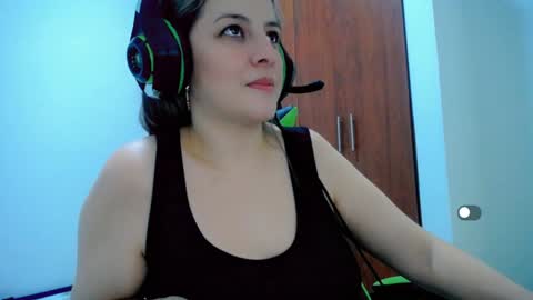 Snapshot of allison_baby_2416 chatting on December 15, 7:46 am Alisson online show from December 15, 7:46 am