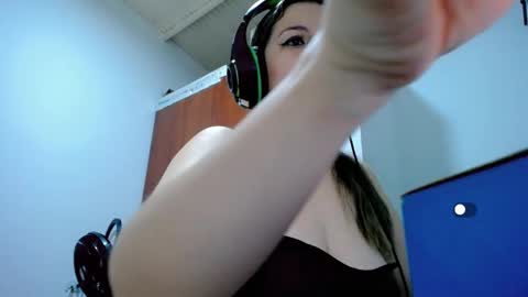 Snapshot of allison_baby_2416 chatting on February 27, 2:00 pm Alisson online show from February 27, 2:00 pm