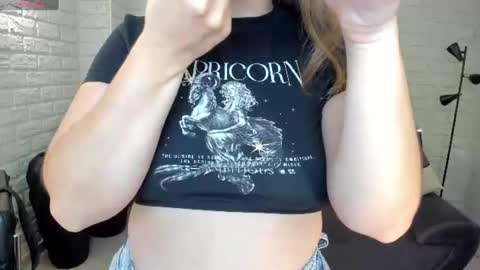 Snapshot of allisonrogersx chatting on July 2, 10:32 am Allison Rogers online show from July 2, 10:32 am