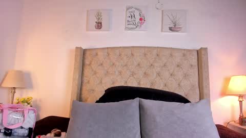 allisson online show from April 18, 12:09 pm