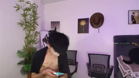 Snapshot of alluring_alpha chatting on April 30, 6:53 am kim and josh online show from April 30, 6:53 am