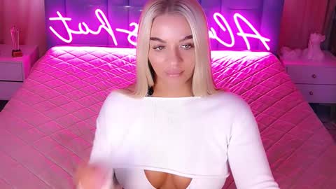 AlwaysHot online show from February 3, 6:40 am