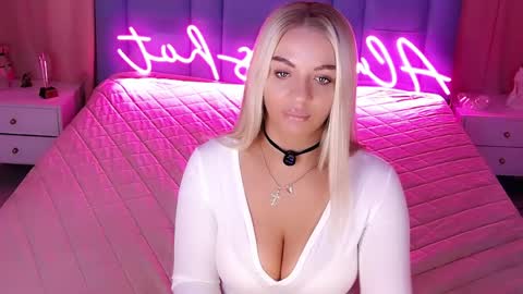 AlwaysHot online show from March 15, 2:28 am