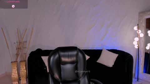 Snapshot of allyjensen chatting on May 20, 10:21 am Alisson online show from May 20, 10:21 am