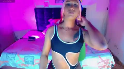 Snapshot of alondragill_ chatting on July 9, 10:47 pm alondragill_ online show from July 9, 10:47 pm