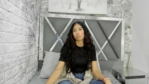 Alondra online show from April 1, 6:05 pm