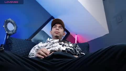 alpha_latino_ online show from May 21, 7:26 am