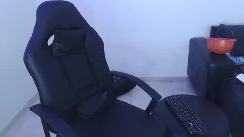 alphas_latins online show from March 14, 6:30 am