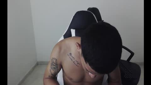 alphas_latins online show from March 30, 1:17 am