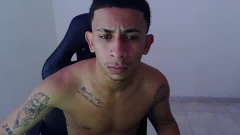 alphas_latins online show from April 11, 4:39 am