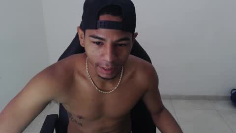 alphas_latins online show from April 11, 5:28 pm