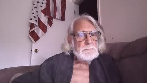 Snapshot of alphauniform chatting on July 4, 7:31 pm AlphaUniform online show from July 4, 7:31 pm