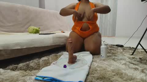 aluna_sm online show from May 25, 4:57 pm