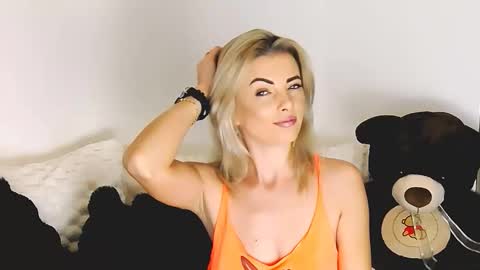 Snapshot of alyblonde chatting on January 6, 11:25 am aly online show from January 6, 11:25 am