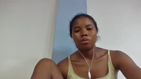 Snapshot of alydie7 chatting on April 19, 3:33 pm alydie7 online show from April 19, 3:33 pm