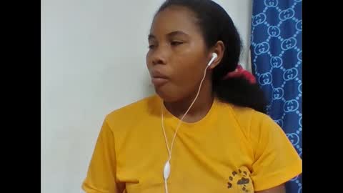Snapshot of alydie7 chatting on April 22, 6:53 pm alydie7 online show from April 22, 6:53 pm