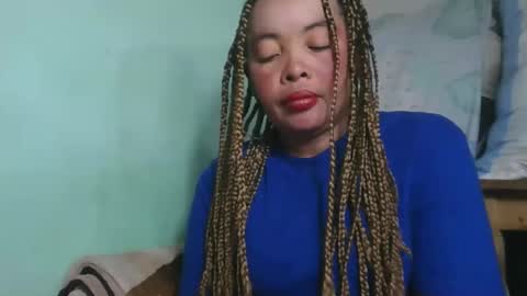 Snapshot of alypierette chatting on February 6, 6:18 am alypierette online show from February 6, 6:18 am