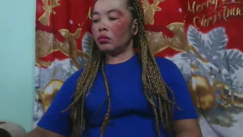 Snapshot of alypierette chatting on February 23, 8:33 am alypierette online show from February 23, 8:33 am