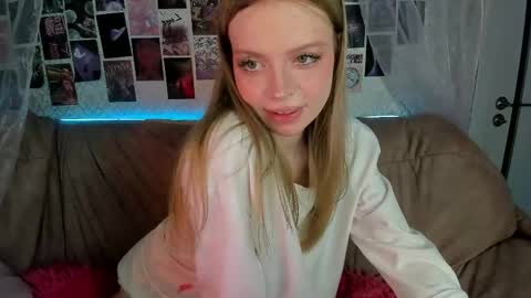 Alysa   7GMT  online show from May 19, 10:21 am