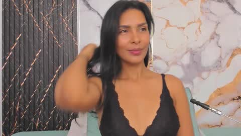 alyson__a online show from January 11, 1:27 pm