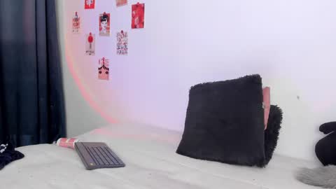 Snapshot of alyxroses chatting on January 27, 2:10 am online show from January 27, 2:10 am