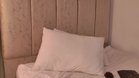 Snapshot of amaia_saenz_oa chatting on March 4, 3:40 pm amaia_saenz_oa online show from March 4, 3:40 pm