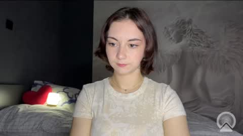 amalia_lambert13 online show from May 22, 7:19 pm