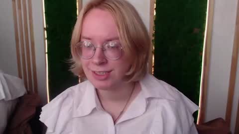 Hi im Amanda online show from June 18, 12:09 pm