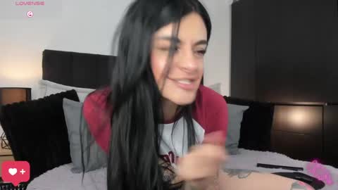 Snapshot of amarae chatting on April 24, 10:34 pm Amara online show from April 24, 10:34 pm