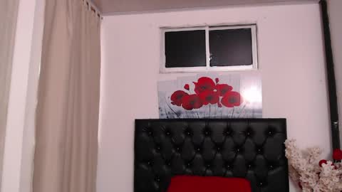 Snapshot of amaranta_f00x chatting on May 18, 12:44 pm Amaranta online show from May 18, 12:44 pm