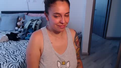 Snapshot of amarat_jolie chatting on January 18, 5:59 pm Mila online show from January 18, 5:59 pm