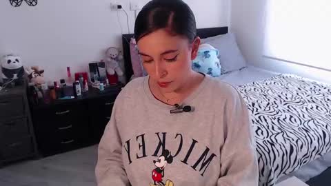 Snapshot of amarat_jolie chatting on February 12, 4:22 pm Mila online show from February 12, 4:22 pm