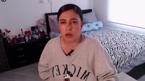 Snapshot of amarat_jolie chatting on February 12, 7:24 pm Mila online show from February 12, 7:24 pm