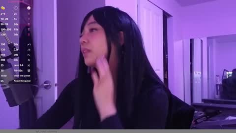 leash online show from February 3, 8:25 pm