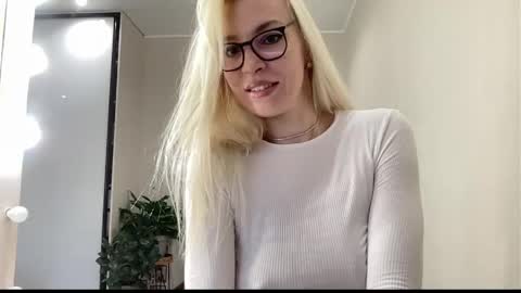 Kelly online show from April 19, 7:51 am