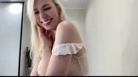 Snapshot of amazingkelly chatting on June 20, 7:55 am Kelly online show from June 20, 7:55 am