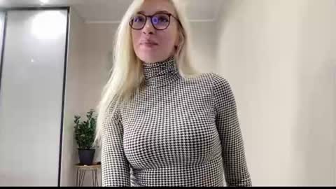 Snapshot of amazingkelly chatting on June 21, 4:04 am Kelly online show from June 21, 4:04 am